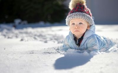 Hiver et cocooning : comment occuper un bébé de 6 à 12 mois à la maison