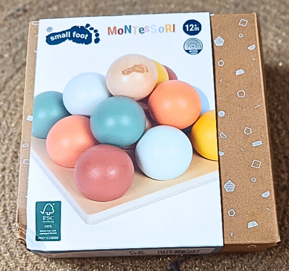 Jeu de tri Montessori avec des balles en bois – Image 2