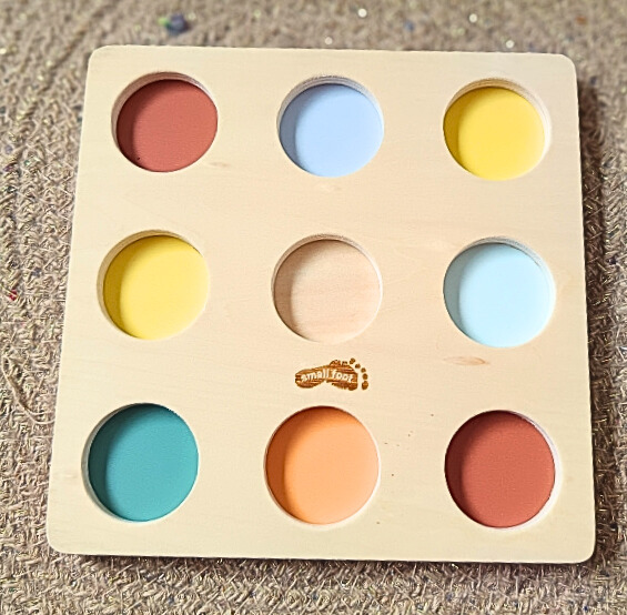 Jeu de tri Montessori avec des balles en bois – Image 3